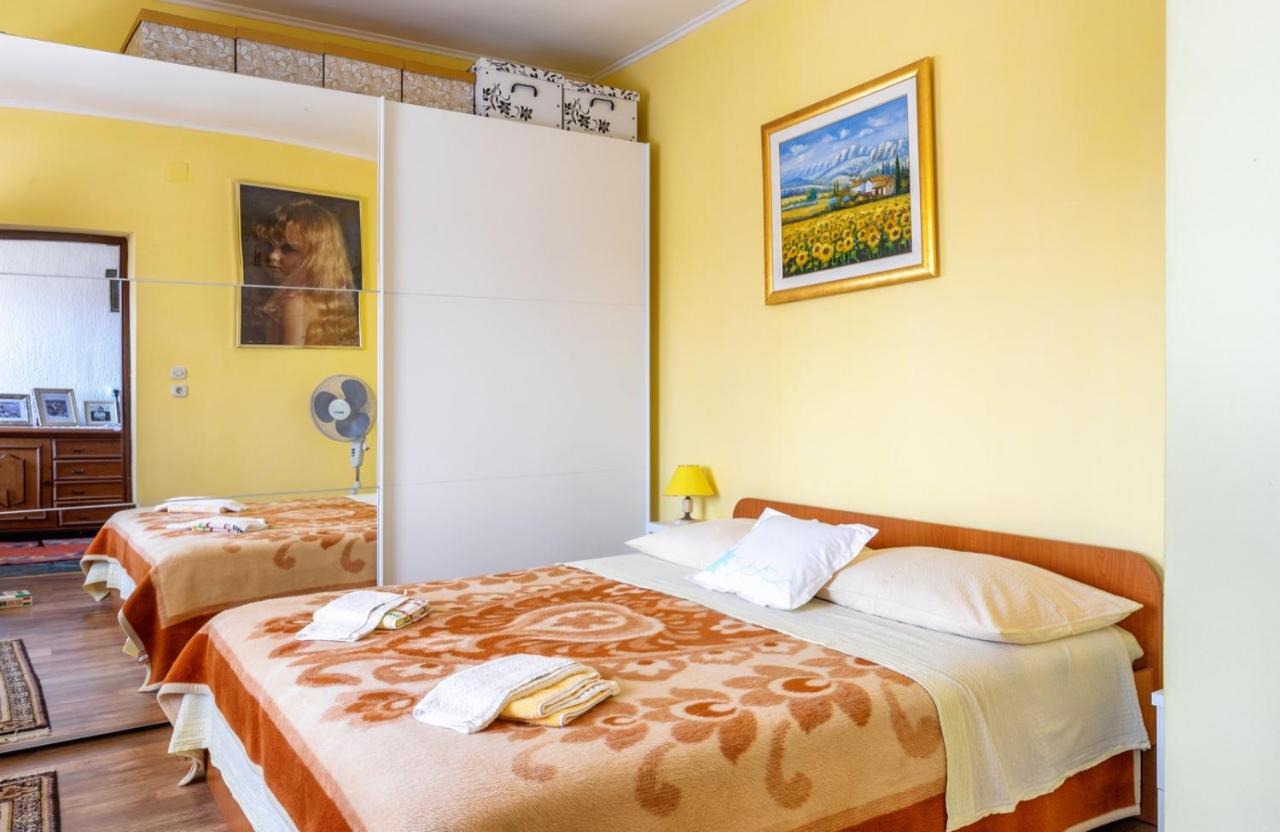 Golden Flowers Razvode Luaran gambar
