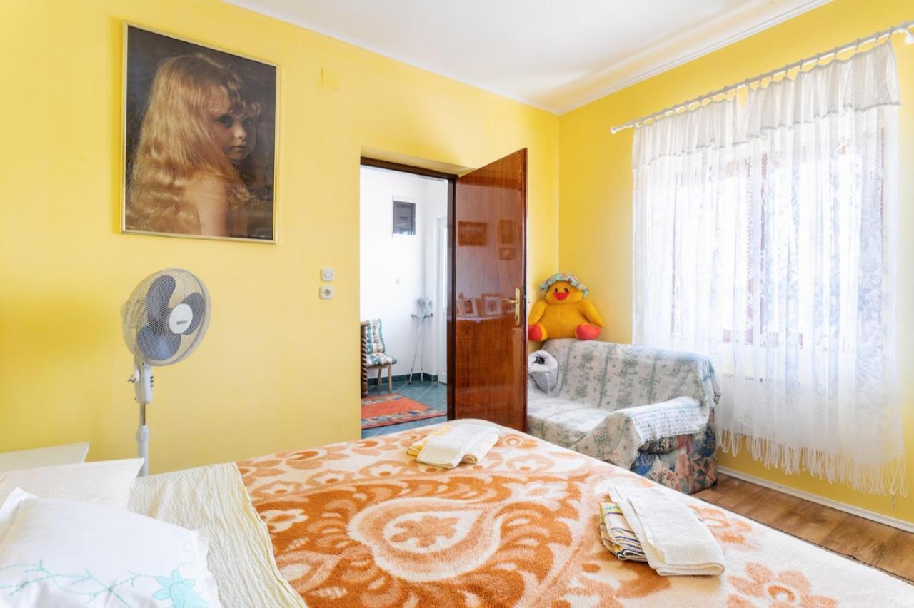 Golden Flowers Razvode Luaran gambar